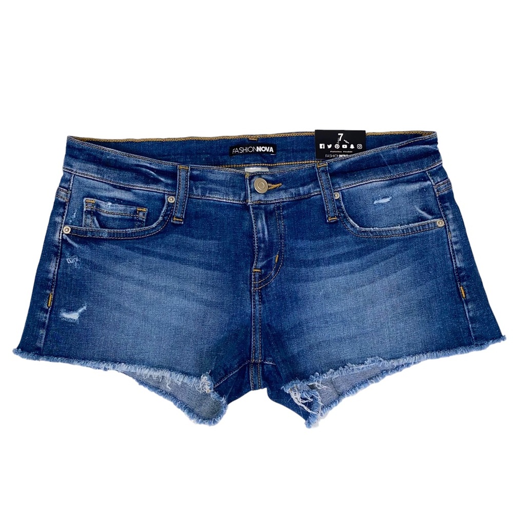 NWT - Fashion Nova Drop It Low Rise Stretch 
Denim Shorts